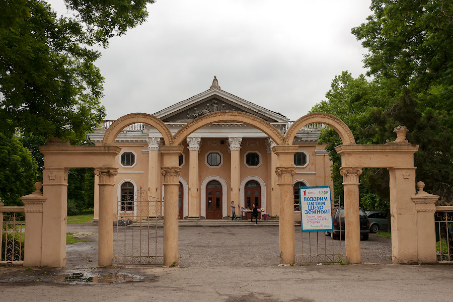 Парк имени в селе Чобручи (Приднестровье) (1)