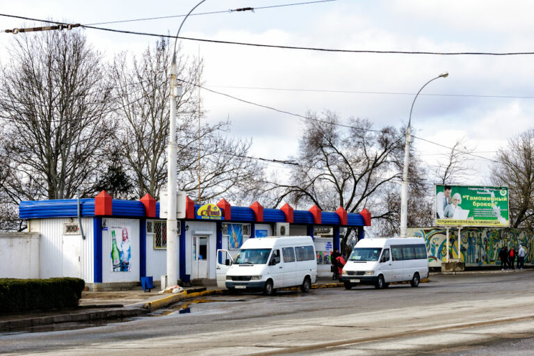 Terminus of minibus route 2 at the entrance to Novotiraspolsky, Tiraspol